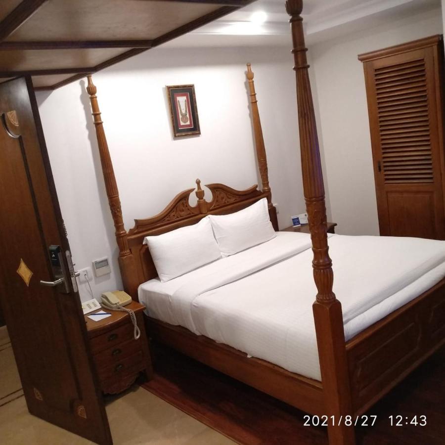 ศราวันฐิ สโรวร ปอร์ติโก Hotel บังกาลอร์ ภายนอก รูปภาพ