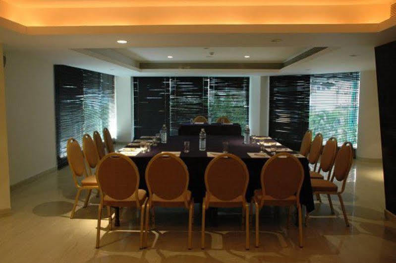ศราวันฐิ สโรวร ปอร์ติโก Hotel บังกาลอร์ ภายนอก รูปภาพ